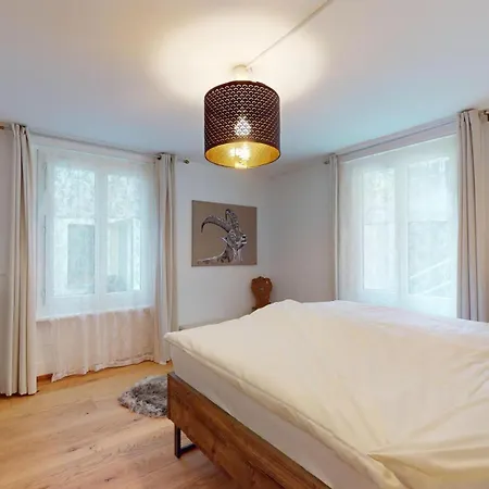 아파트 Chavallera 5 *